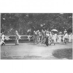 carte postale ancienne INDE. Colombo. Mascarade Synghalaise vers 1900