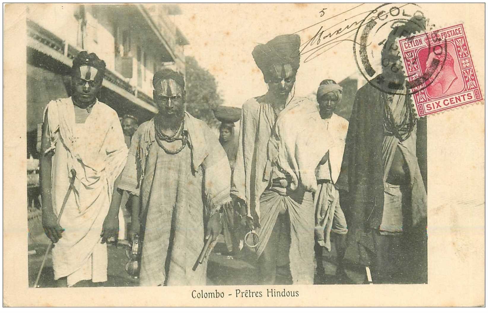 carte postale ancienne INDE. Colombo. Prêtres Hindous 1906