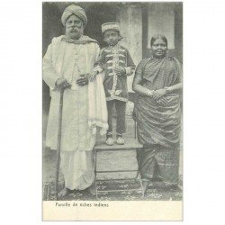 carte postale ancienne INDE. Famille de riches Indiens