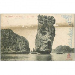 carte postale ancienne Viêt-Nam. TONKIN. Baie Along Tour penchée 1910