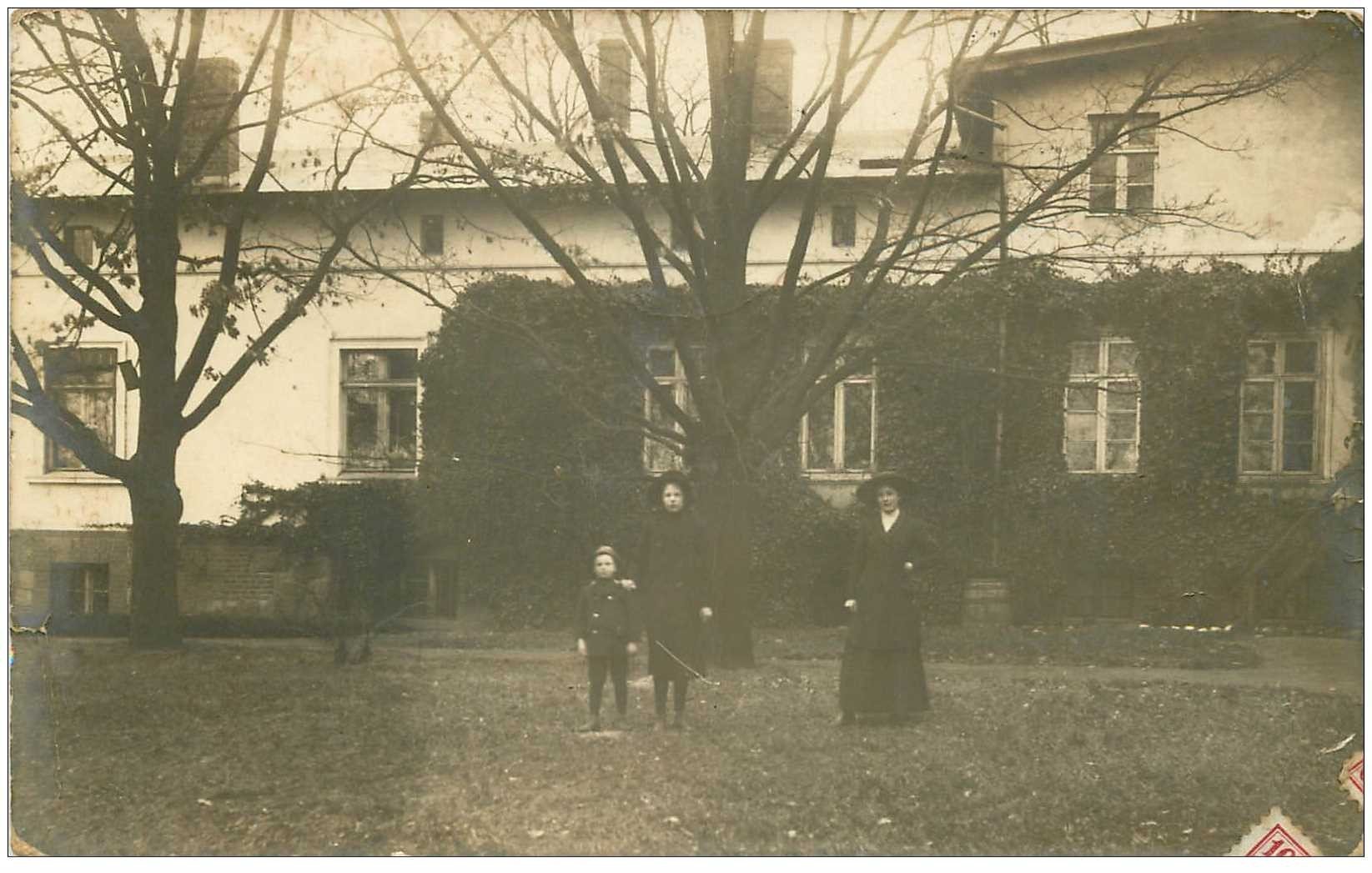 Allemagne. BUCHEN. Rare photo carte postale 1913 une famille dans une maison de Campagne