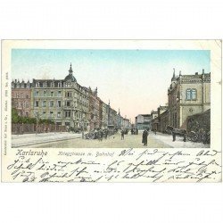 carte postale ancienne DEUTSCHES ALLEMAGNE. Karlsruhe Kriegstrasse Bahnhof 1902 plissures...