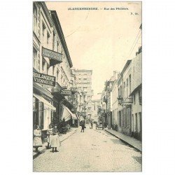 carte postale ancienne Belgique. BLANKENBERGHE. Rue des Pêcheurs 1905 Boucherie Boulangerie Coiffeur Taverne...