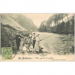 carte postale ancienne Belgique. EN ARDENNE. Lavaux 1912. Une Partie de Pêche. Poissons et Pêcheuses