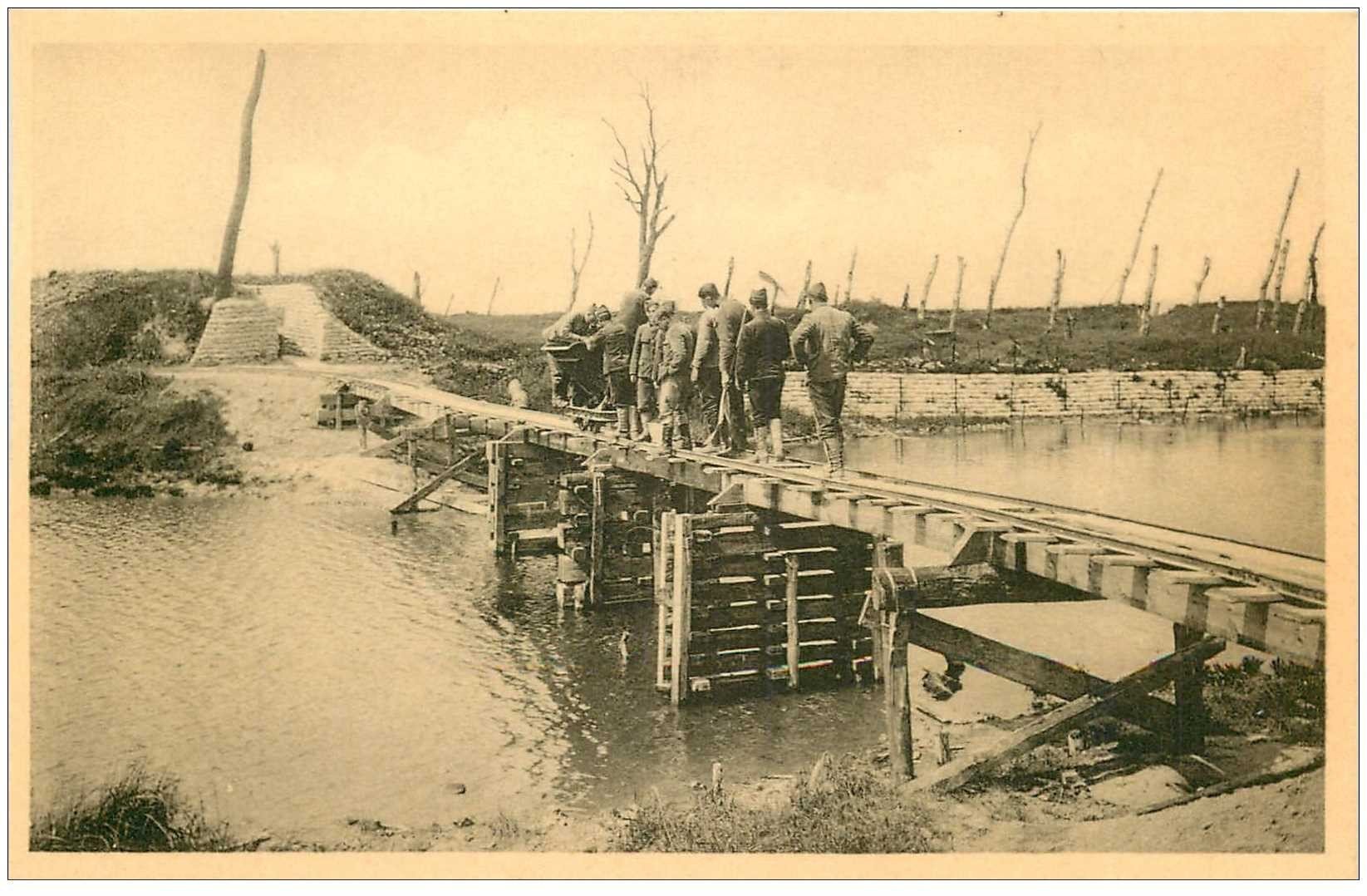 carte postale ancienne NIEUPORT REDAN. Soldats sur Passerelle