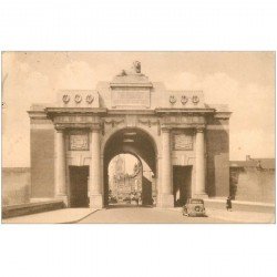 carte postale ancienne YPRES IEPER. Porte de Menin 1935