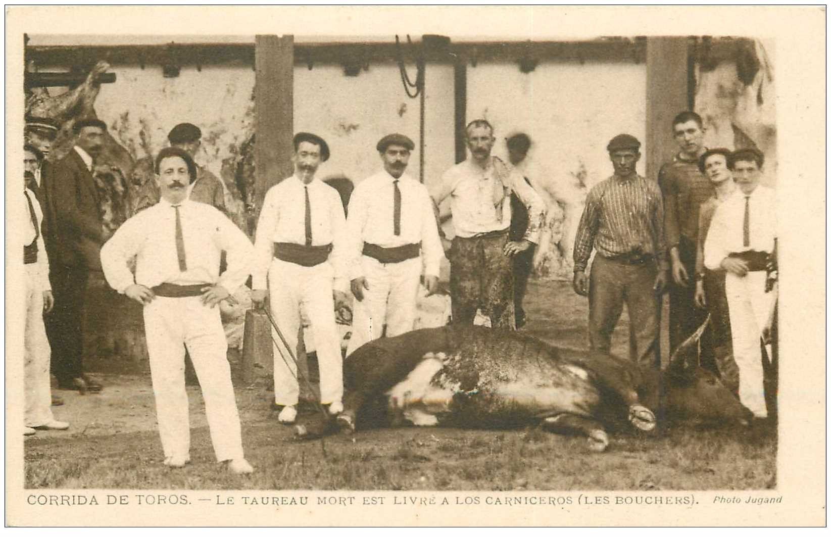 ESPAGNE. Corrida de Toros. Le Taureau mort est livré a los Carniceros. les Bouchers