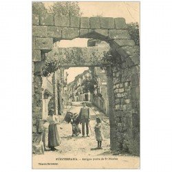 carte postale ancienne ESPAGNE. Fuenterrabia. Antigua puerta de San Nicolas avec Ane