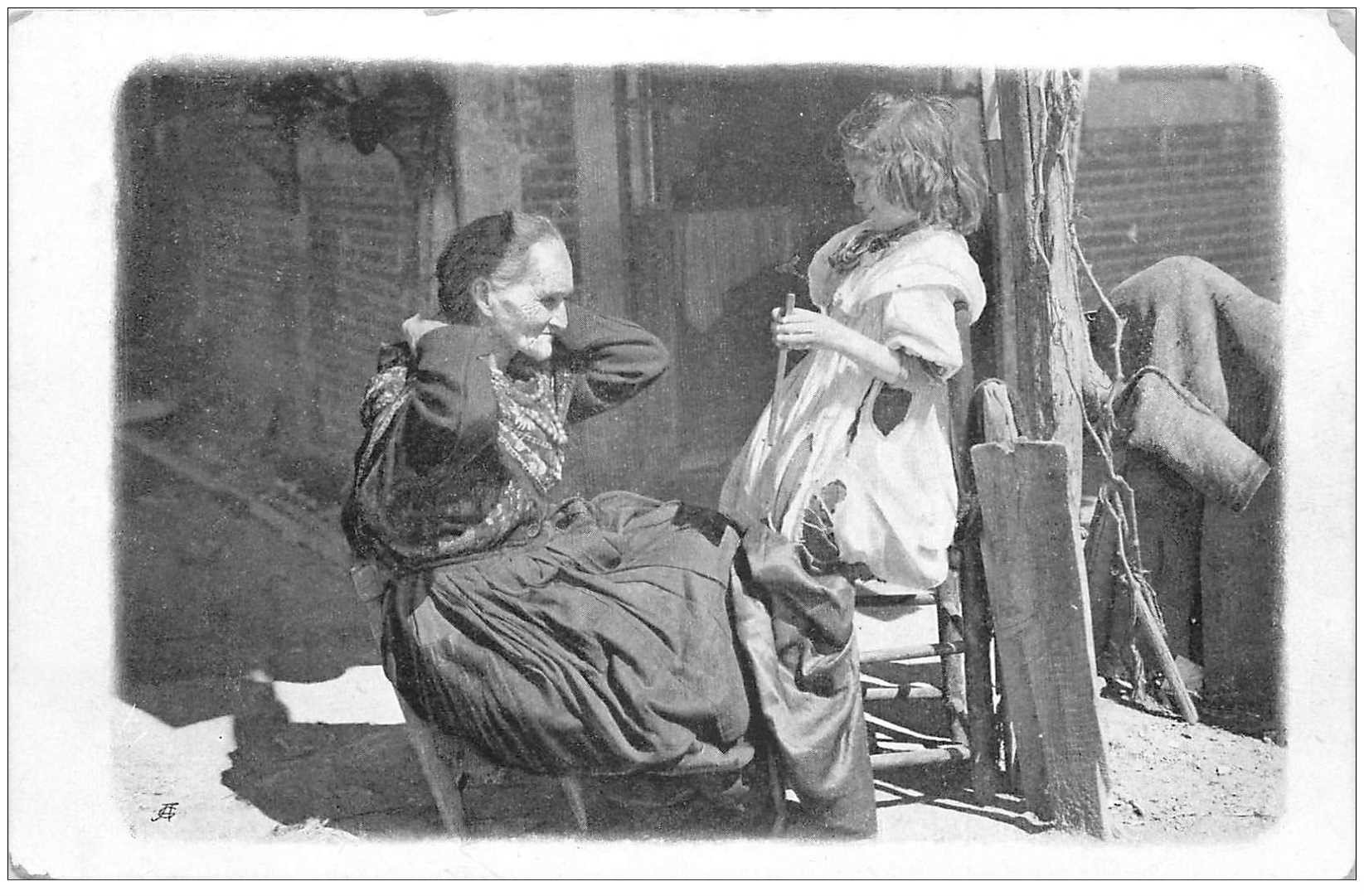 ESPAGNE. La Vieille femme et la Fillette joueuse de Flûte vers 1900