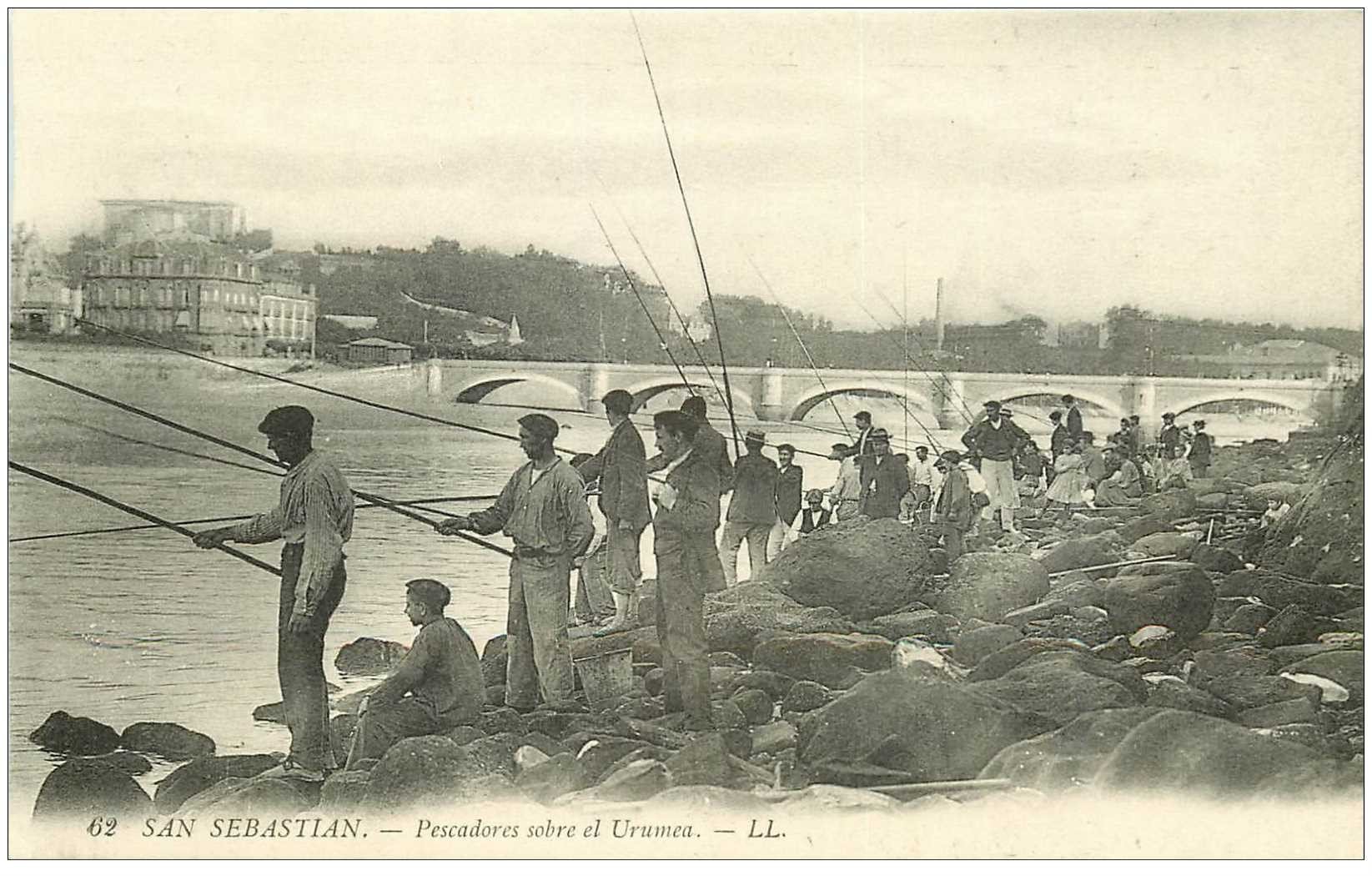 ESPAGNE. San Sebastian. Pescadores sobre el Urumea. Les Pêcheurs. Pêche et Poissons