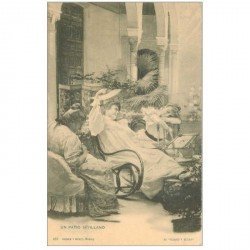 carte postale ancienne ESPAGNE. Un Patio Sevillano vers 1900 Femmes lassives