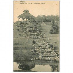 carte postale ancienne MADRID. Parque del Ceste Cascada y kiosco 1918