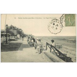 carte postale ancienne 14 SAINT-AUBIN. La Digue Promenade 1920