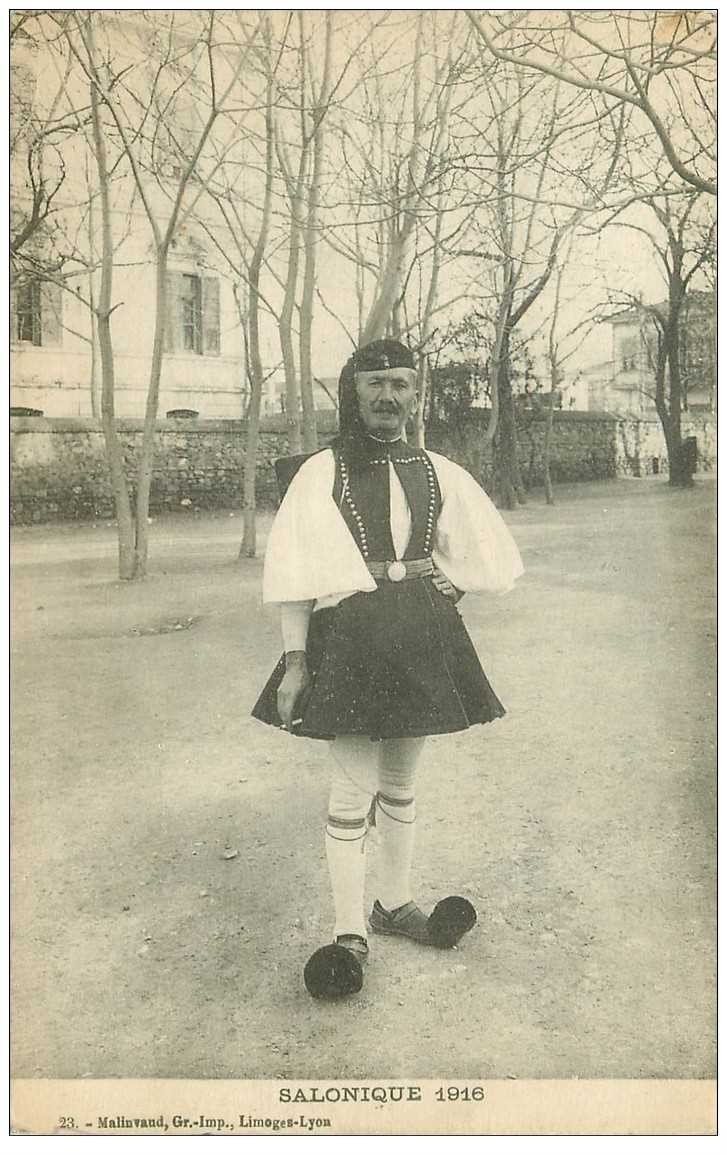 carte postale ancienne GRECE. Saloniques 1916 un Garde en costume traditionnel