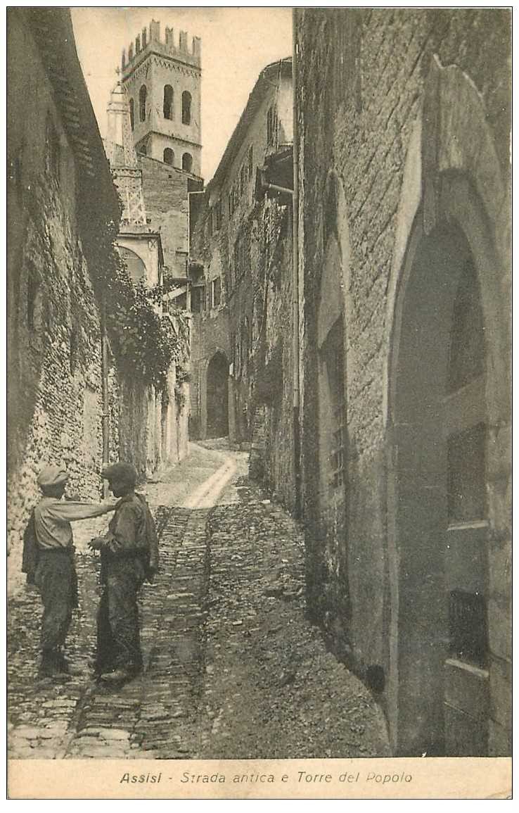 Italia Italie. ASSISI. Strada antica e Torre del Popolo