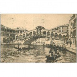 carte postale ancienne ITALIA. Venezia Venise. Ponte di Rialto avec Gondoliers 1922