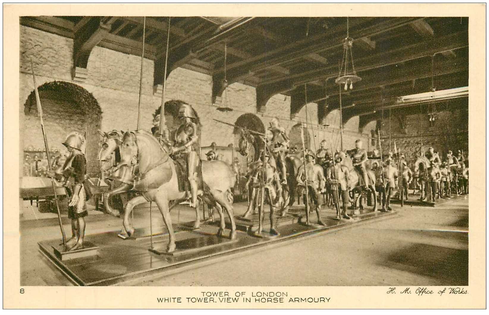 carte postale ancienne LONDON LONDRES. White Tower view in Horse Armoury