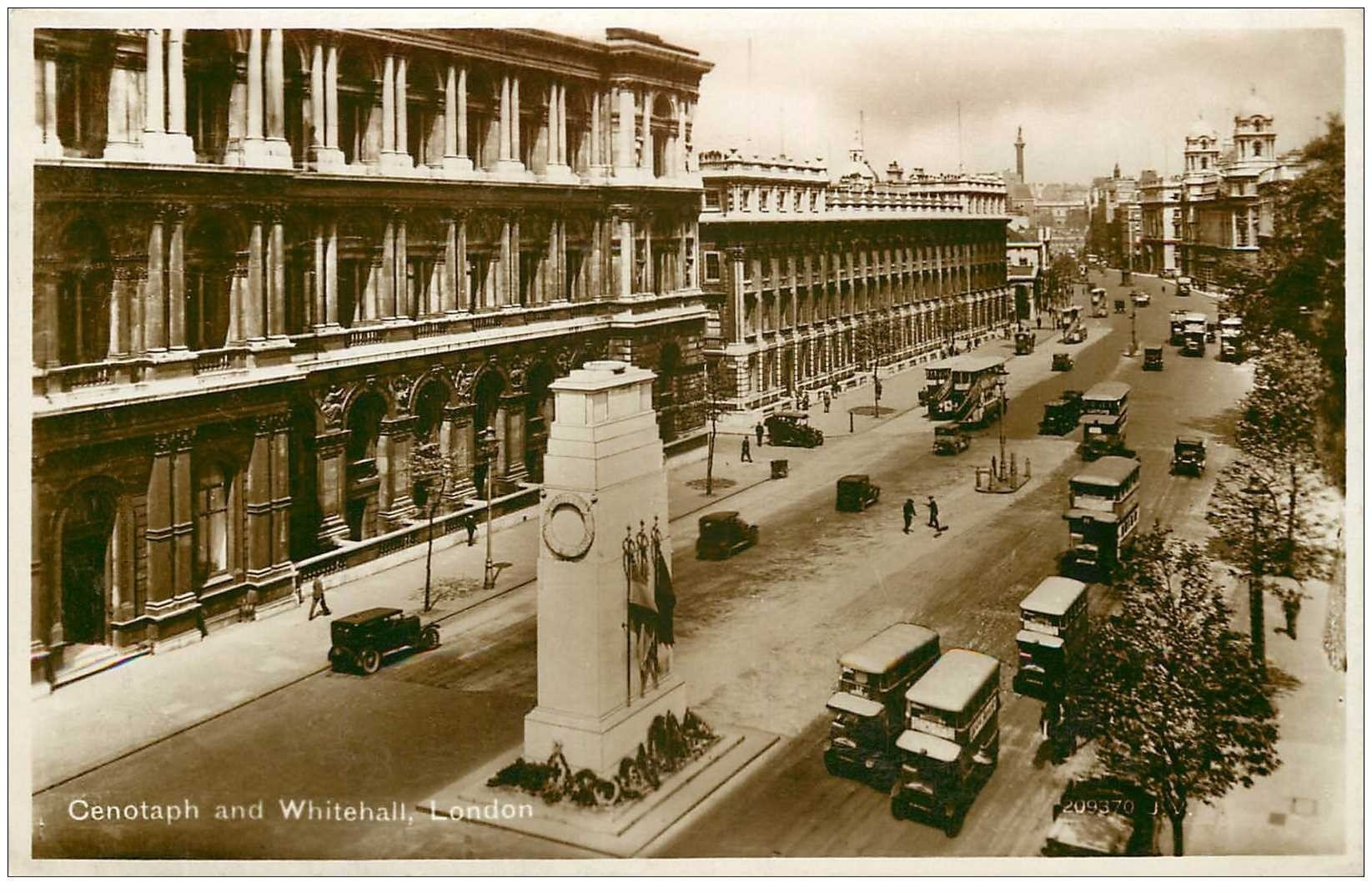 carte postale ancienne LONDON. The Cenotaph Whitehall cars. Carte photo