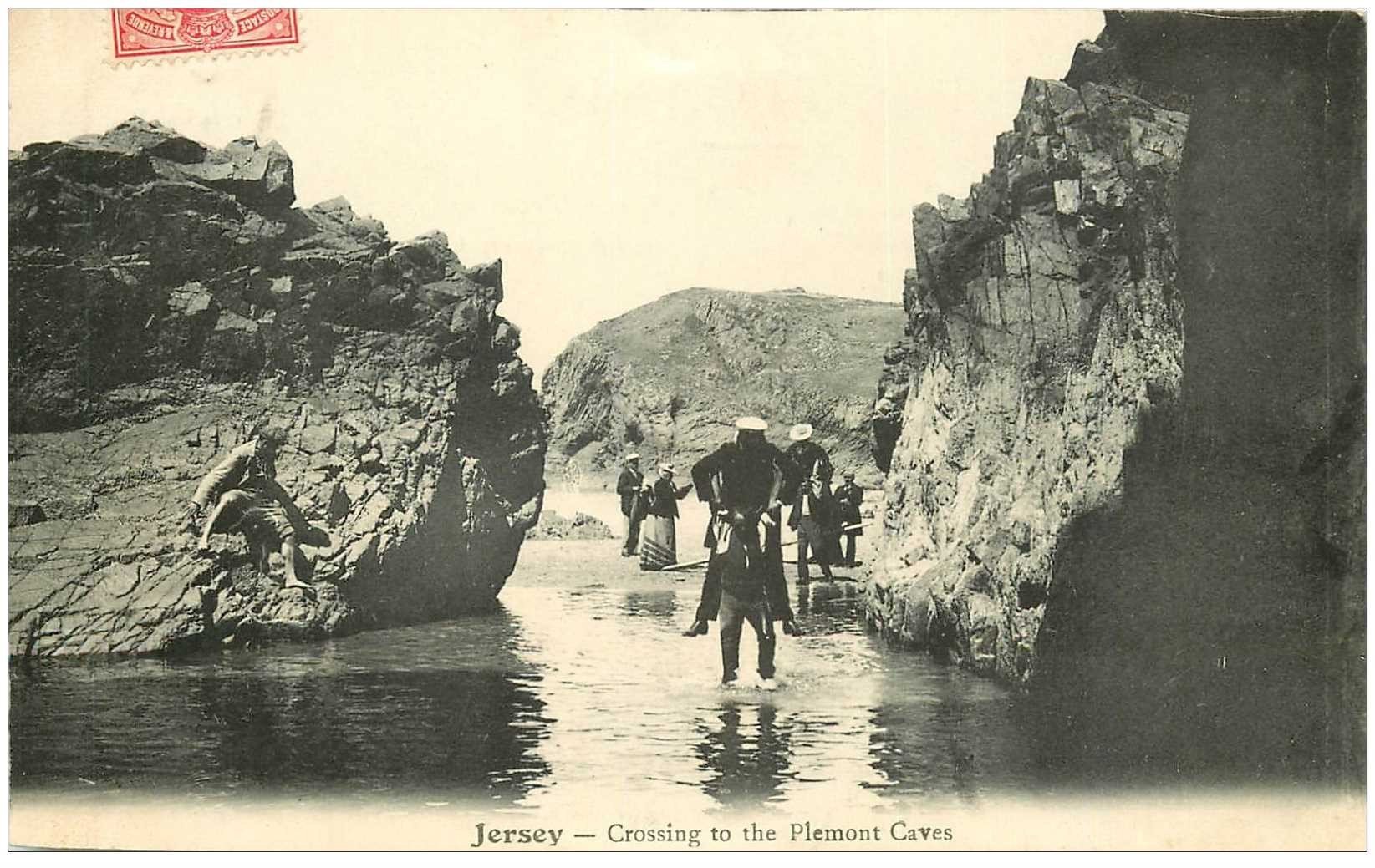 ROYAUME UNI. Jersey. Crossing to the Plemont Caves 1908