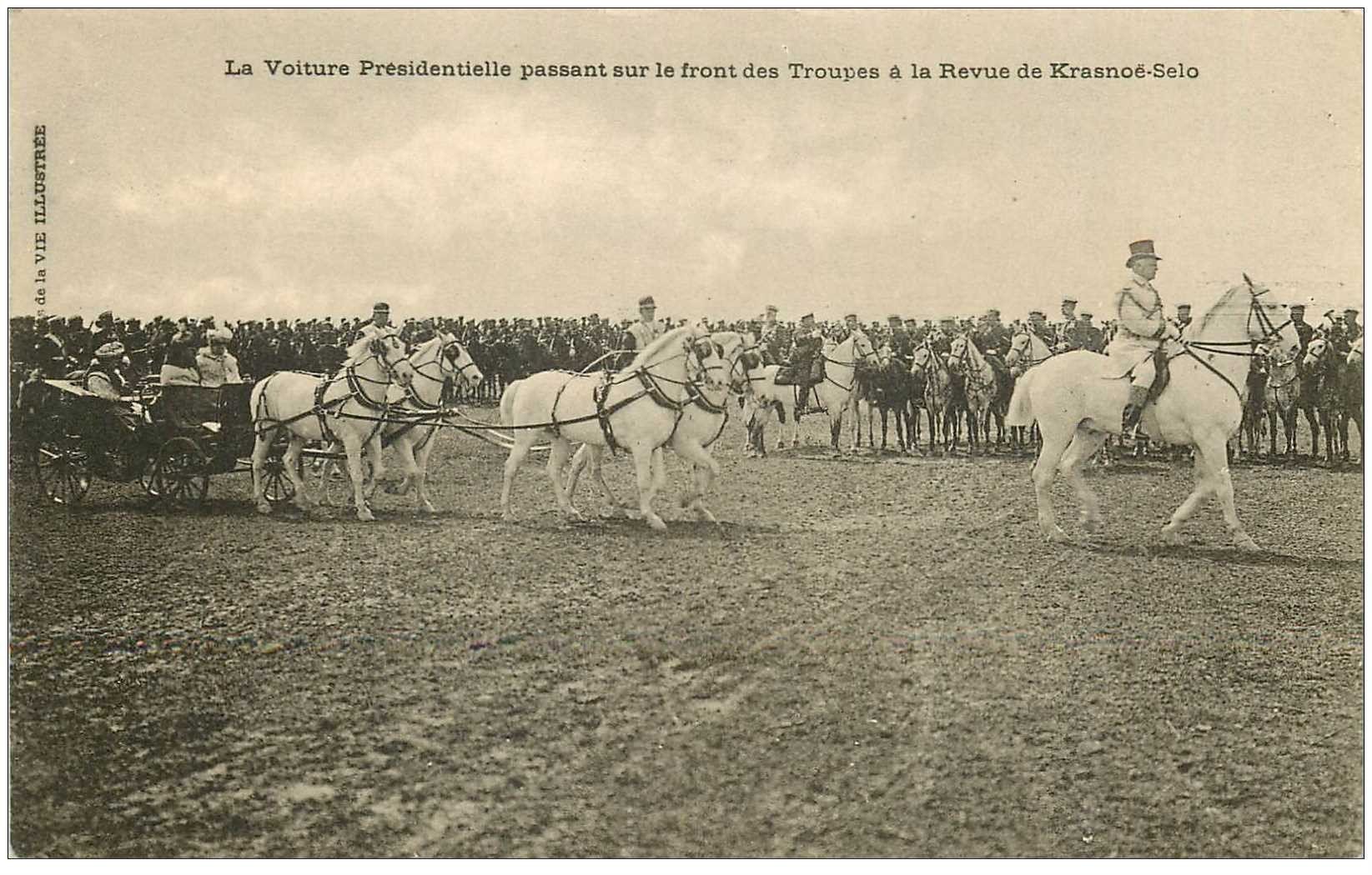 carte postale ancienne RUSSIE. Revue de Krasnoë Selo la Voiture Présidentielle passant sur le Front des Troupes vers 1900