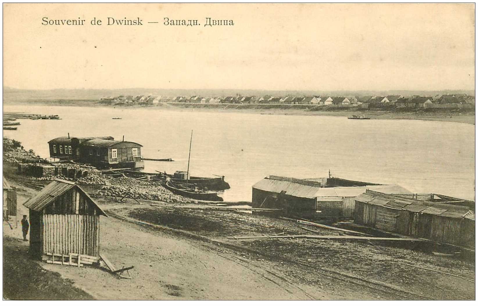 carte postale ancienne RUSSIE. Souvenir de Dwinsk Péniches Lavoirs 1910