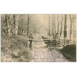 14 TREVIERES. Personnages sur Petit Pont de l'Aure Inférieure 1903