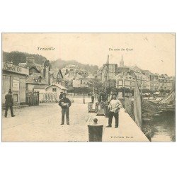 14 TROUVILLE. Pêcheurs ayant fait leurs courses sur le Quai du Port 1904
