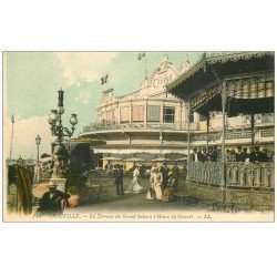 carte postale ancienne 14 TROUVILLE. Terrasse Grand Salon au Concert 1916