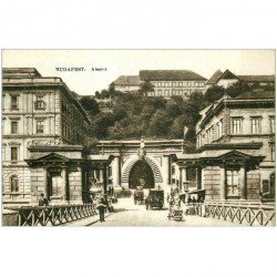 carte postale ancienne HONGRIE. Budapest. Alagut voitures anciennes vers le Tunnel