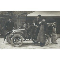 Superbe voiture ancienne avec sûrement des Négociants en vins. Photo Carte postale ancienne vers 1910