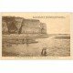 carte postale ancienne 14 VIERVILLE-SUR-MER. Pêcheuse de Moules et Chasseur à la Pouque à Cailloux 1929