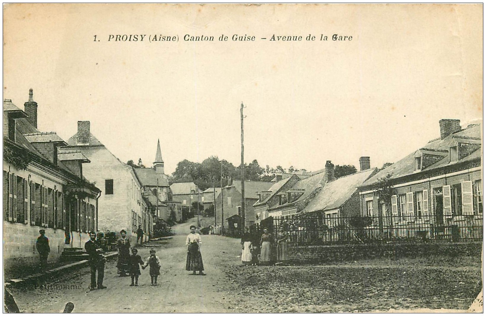 carte postale ancienne 02 PROISY. Avenue de la Gare. Canton de Guise