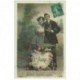 carte postale ancienne COUPLE. Jeunes Amoureux avec Poisson d'Avril 1910