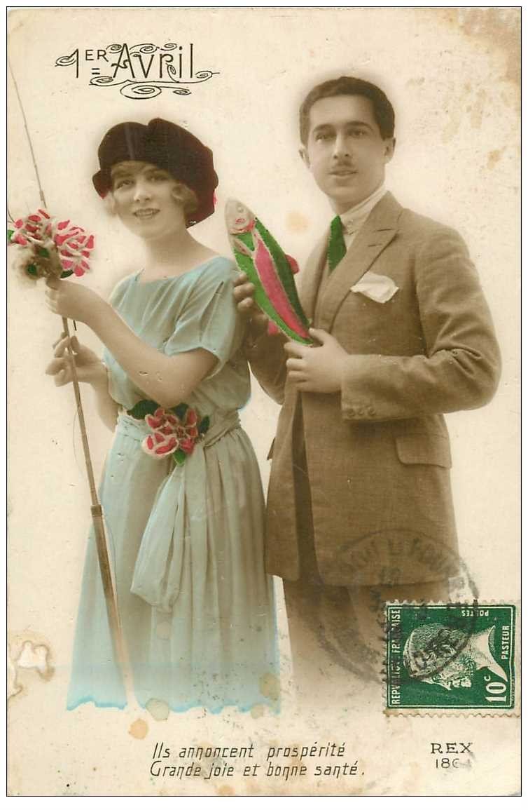 carte postale ancienne COUPLE. Jeunes Amoureux Pêcheurs pour le 1 Avril 1924