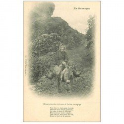 carte postale ancienne FOLKLORE. Campagnes et Provinces. Centenaire de Salers en voyage sur Mulet en Auvergne