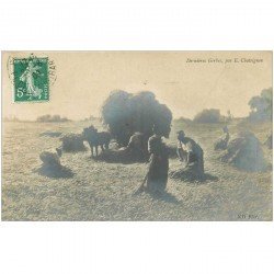 carte postale ancienne LA VIE AUX CHAMPS. Dernières Gerbes de Foin par Chateignon 1909. N.D Photo. De Paris pour guérigny
