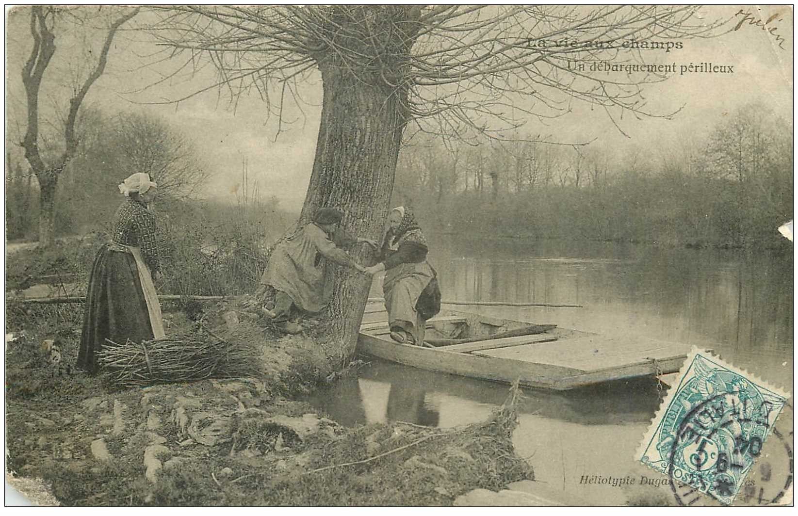 carte postale ancienne LA VIE AUX CHAMPS. Un débarquement périlleux 1904 (défauts)...