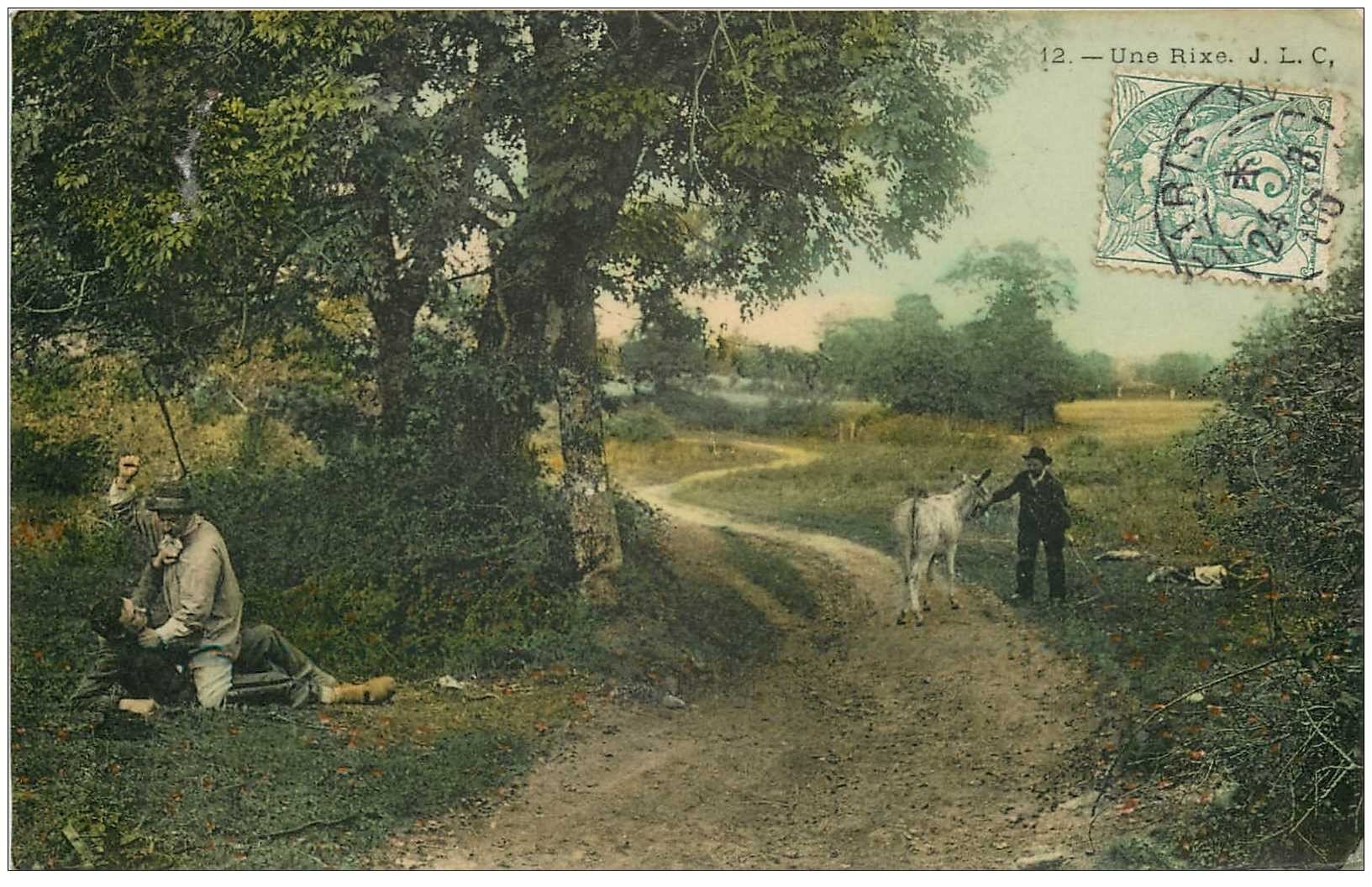 carte postale ancienne LA VIE AUX CHAMPS. Une Rixe entre paysans 1906. Carte photo émaillographie de Paris à Bornel