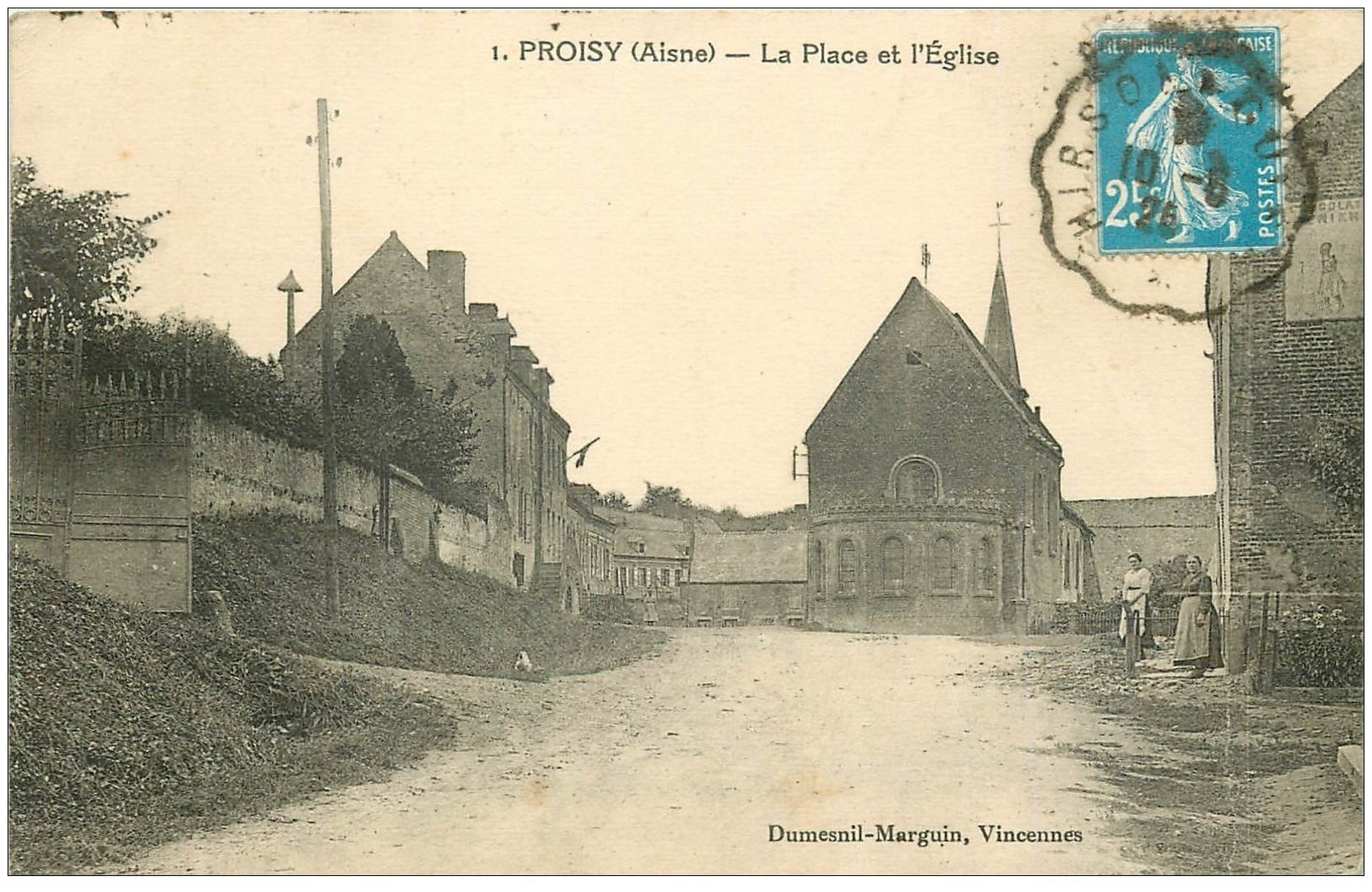 carte postale ancienne 02 PROISY. Place et Eglise 1925