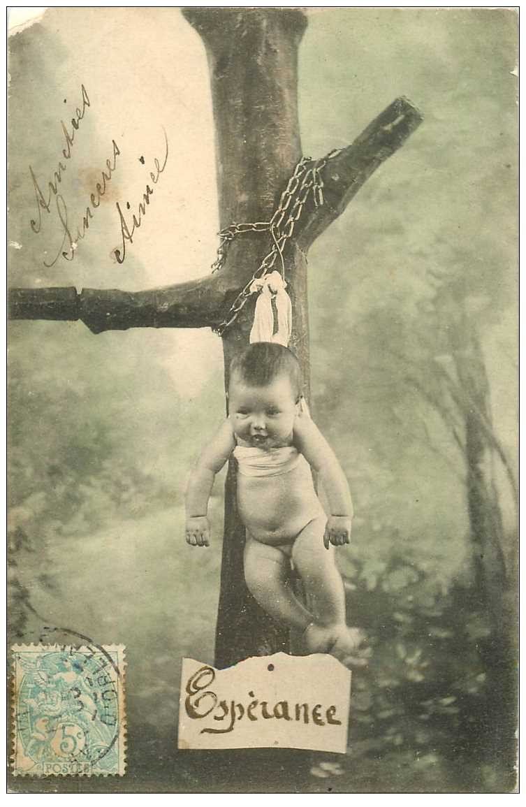 carte postale ancienne ENFANTS. Bébé accroché à un arbre. Gabrielle 1905 Espérance