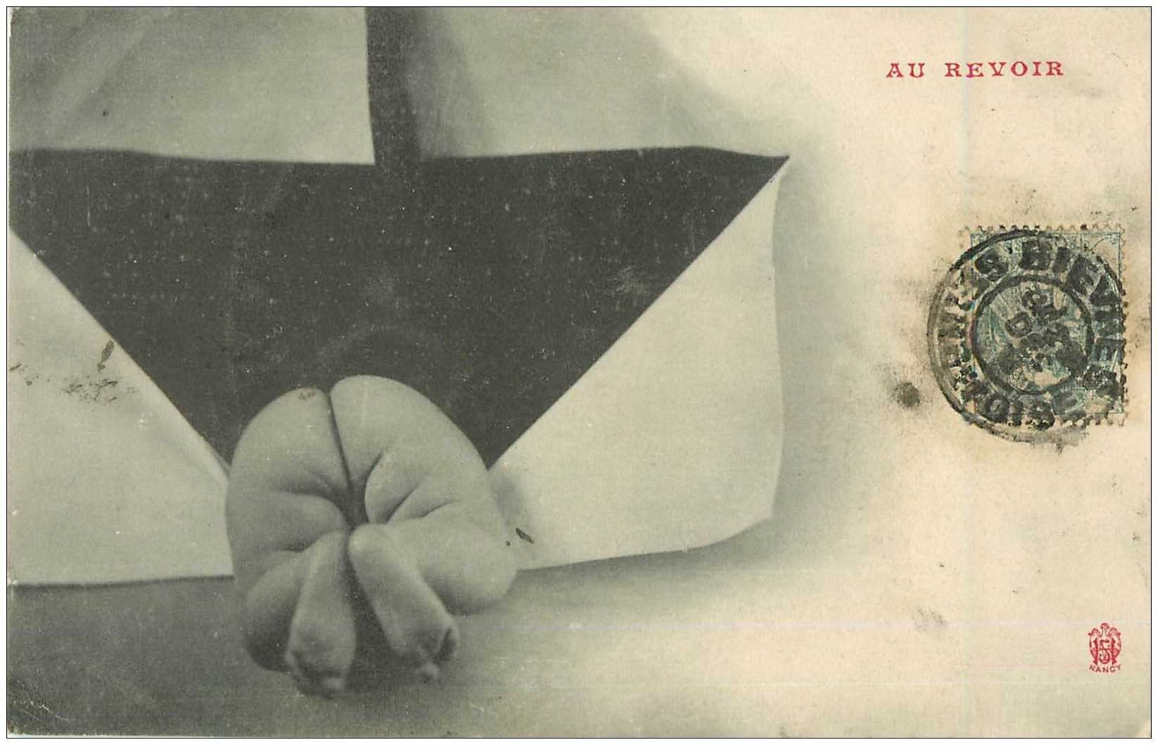 carte postale ancienne ENFANTS. Bébé entrant dans une enveloppe avec au revoir 1906