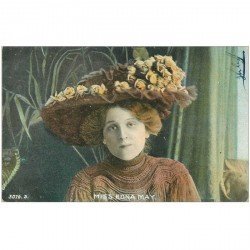 carte postale ancienne FEMMES. Beau chapeau de Miss Edna May 1905