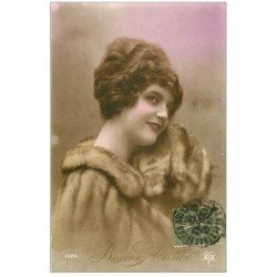 carte postale ancienne FEMMES. Bonne Année 1918 manteau en fourrure et belle coiffure