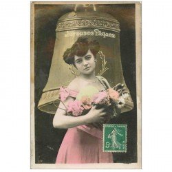 carte postale ancienne FEMMES. Jeune femme et Cloche géante 1908 Joyeuses Pques