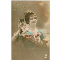 carte postale ancienne FEMMES. Jeune femme et un Poisson d'Avril