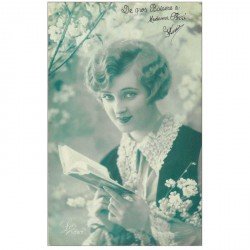 carte postale ancienne FEMMES. Jeune femme lisant son journal intime par Léo 1928