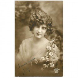 carte postale ancienne FEMMES. La nostalgie 1919