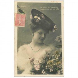 carte postale ancienne FEMMES. Madame Madrigaux avec superbe chapeau