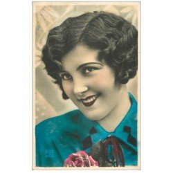 carte postale ancienne FEMMES. Superbe sourire 1932