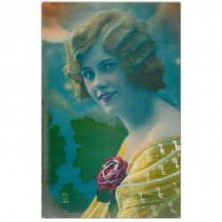 carte postale ancienne FEMMES. Superbes couleurs avec Rose
